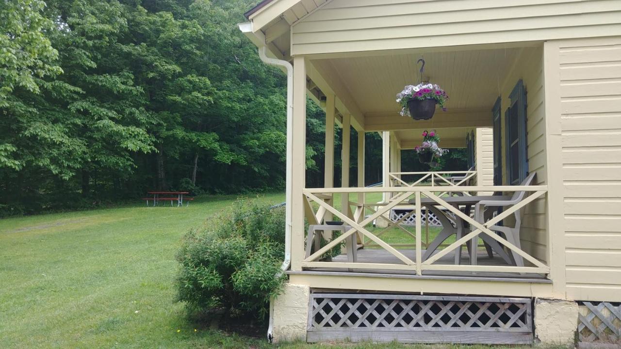 Serenity Motel Shaftsbury Exterior foto